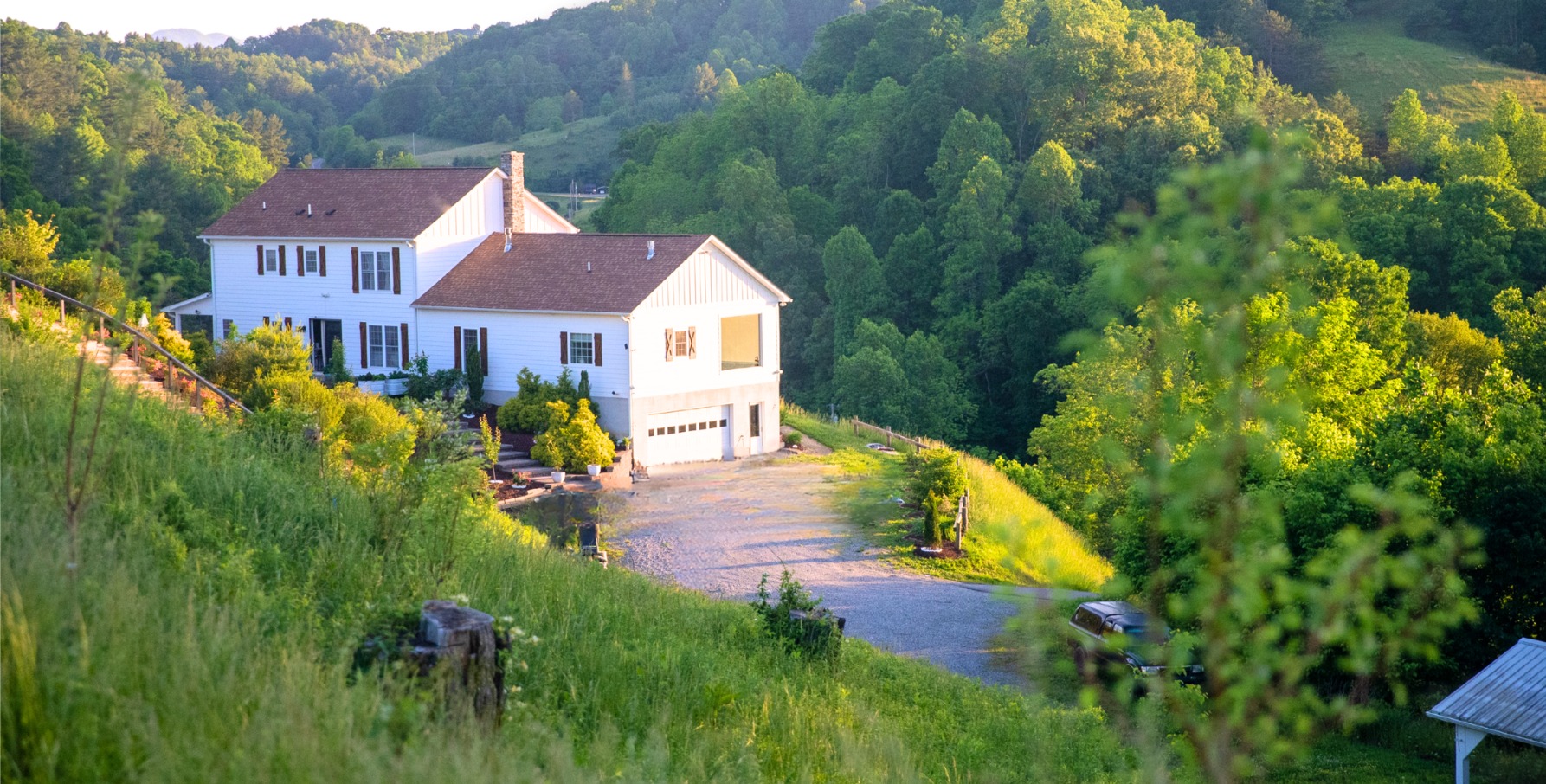 Munaya Maison — the farmhouse on the hillside