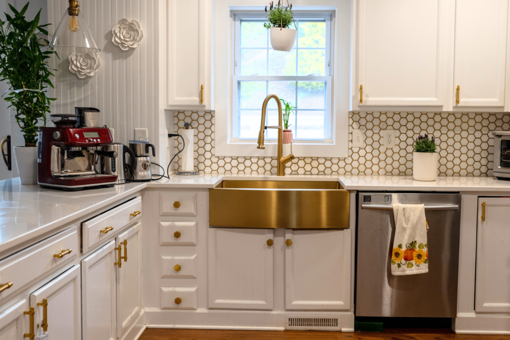 Kitchen with brass sink and honeycomb backsplash
